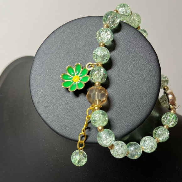 2/$15 sale. Green Beaded Stretch Bracelet with Flower Charm & hanging bead charm - Picture 2 of 5